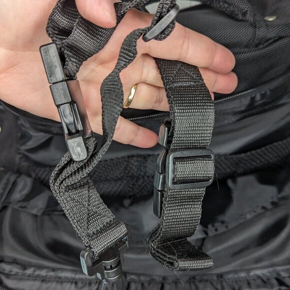 Eddie Bauer Black & Gray Travel Duffel Multi Use Lining Pockets Zippered EUC - Picture 10 of 12